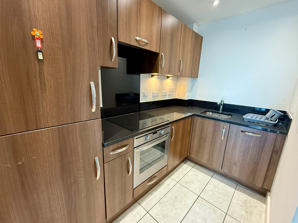 Lot: 77 - WELL PRESENTED FLAT WITH GOOD VIEWS - Kitchen